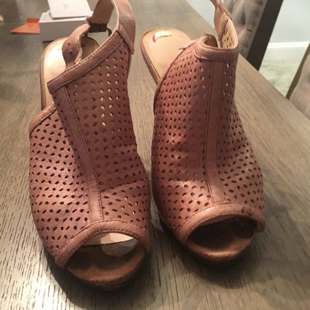 Tan peep toe sandles